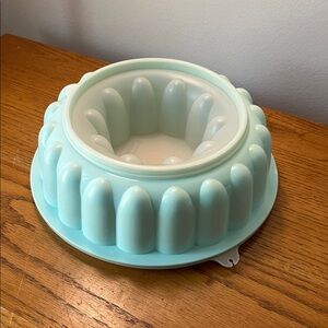 Tupperware Vintage 3-piece Jel-Ring Mold Jello with Lid Light Mint Green Aqua